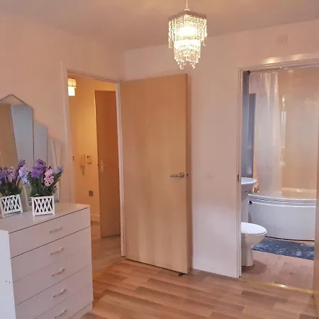 3 Bed Luxury Town Center Apartment With 50 Inch 4K Tv Нортхемптон Экстерьер фото