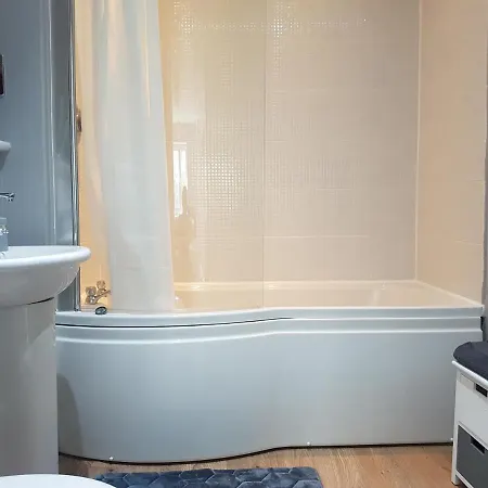 3 Bed Luxury Town Center Apartment With 50 Inch 4K Tv Нортхемптон Экстерьер фото