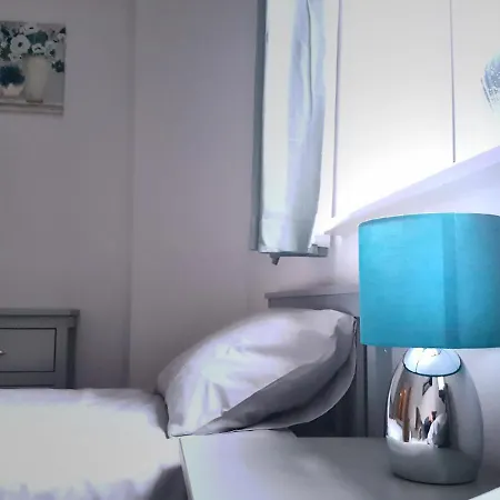 3 Bed Luxury Town Center Apartment With 50 Inch 4K Tv Нортхемптон Экстерьер фото