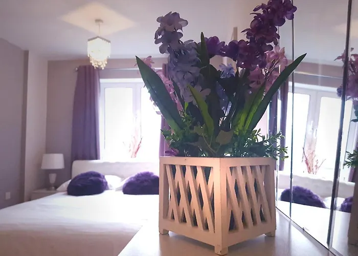 3 Bed Luxury Town Center Apartment With 50 Inch 4K Tv
