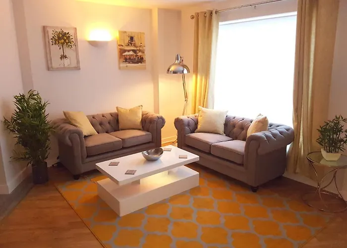 3 Bed Luxury Town Center Apartment With 50 Inch 4K Tv