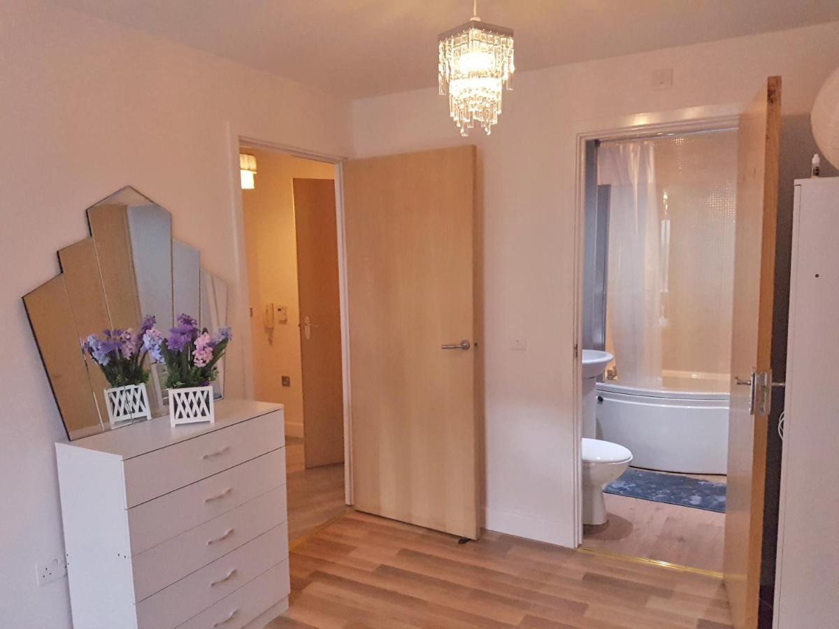 Apartment 3 Bed Luxury Town Center With 50 Inch 4k Tv *