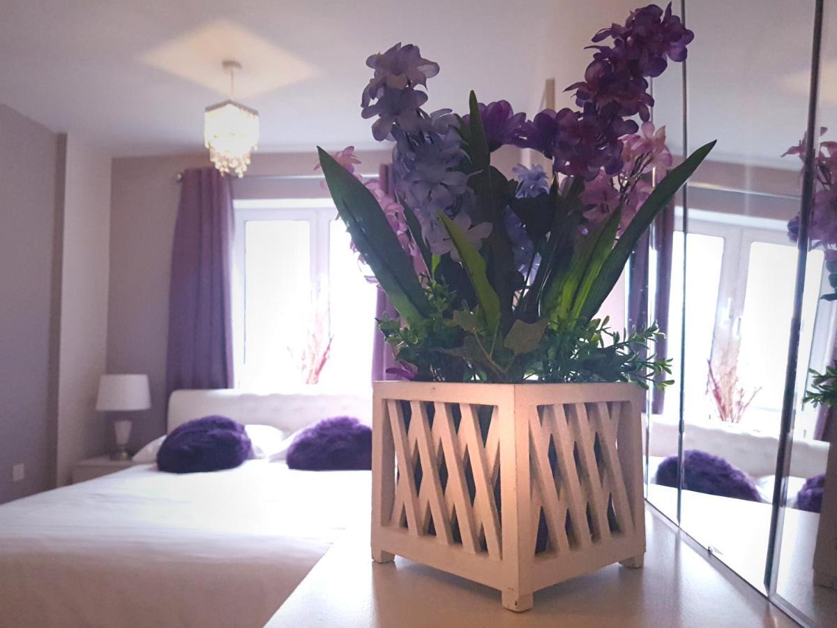 3 Bed Luxury Town Center With 50 Inch 4k Tv Northampton
