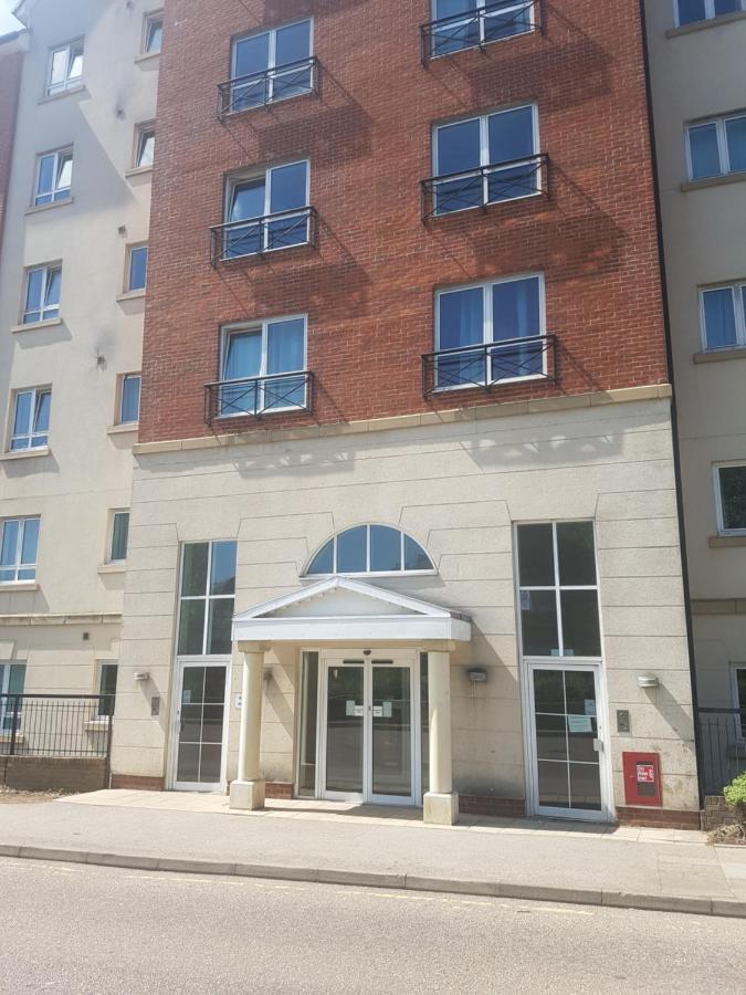 3 Bed Luxury Town Center With 50 Inch 4k Tv Apartment Northampton