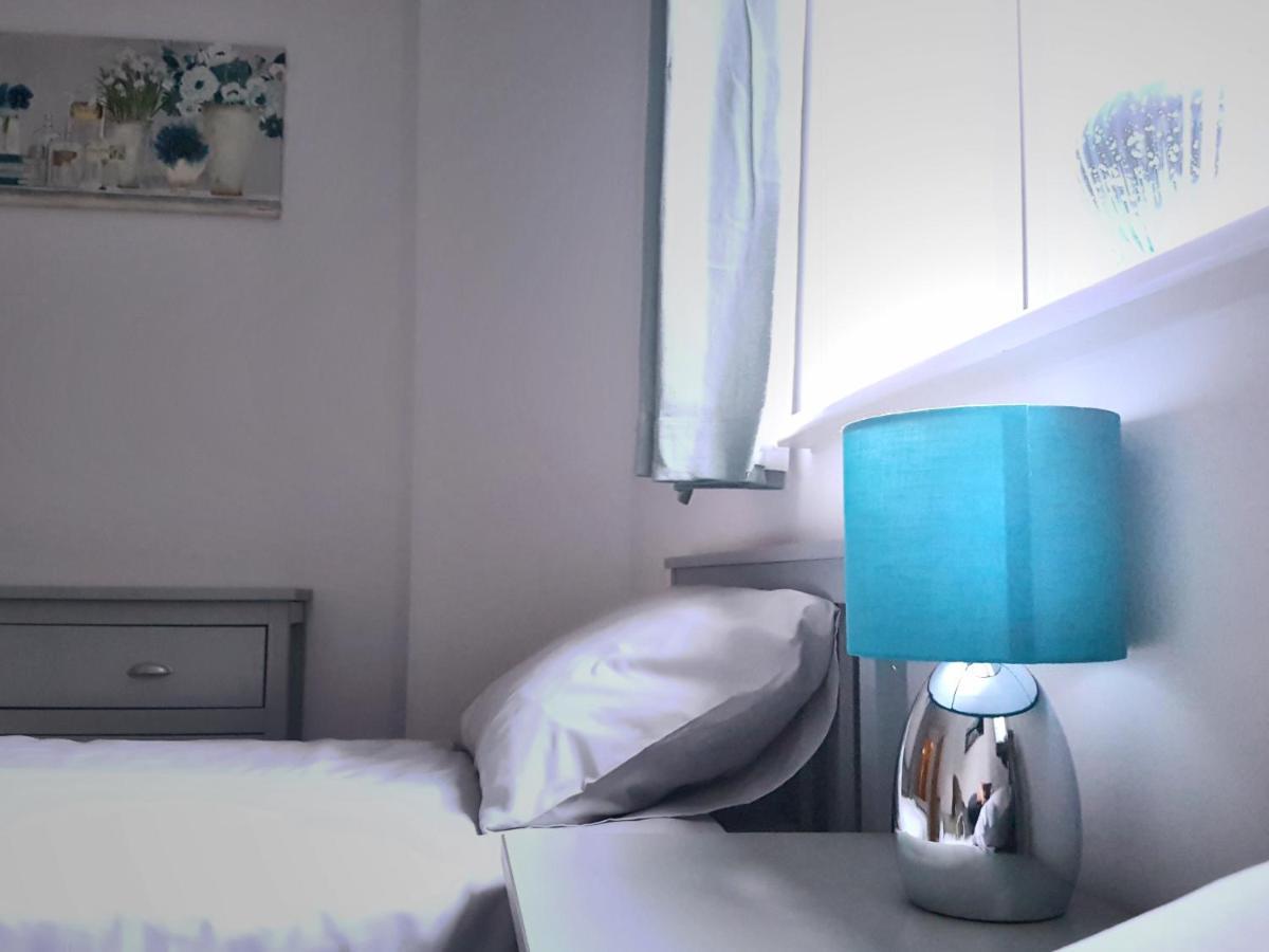 3 Bed Luxury Town Center With 50 Inch 4k Tv Apartment Northampton